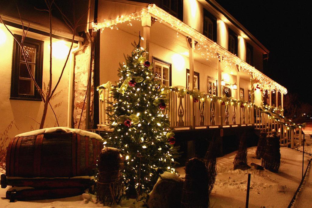 Les Ancetres Auberge & Restaurant Saint-Pierre-de-l'Ile-d'Orleans Экстерьер фото